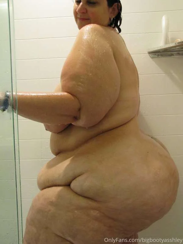 Hottest GILF (before ozempic) pics image 17