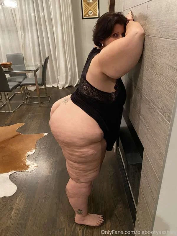 Hottest GILF (before ozempic) pics image 20