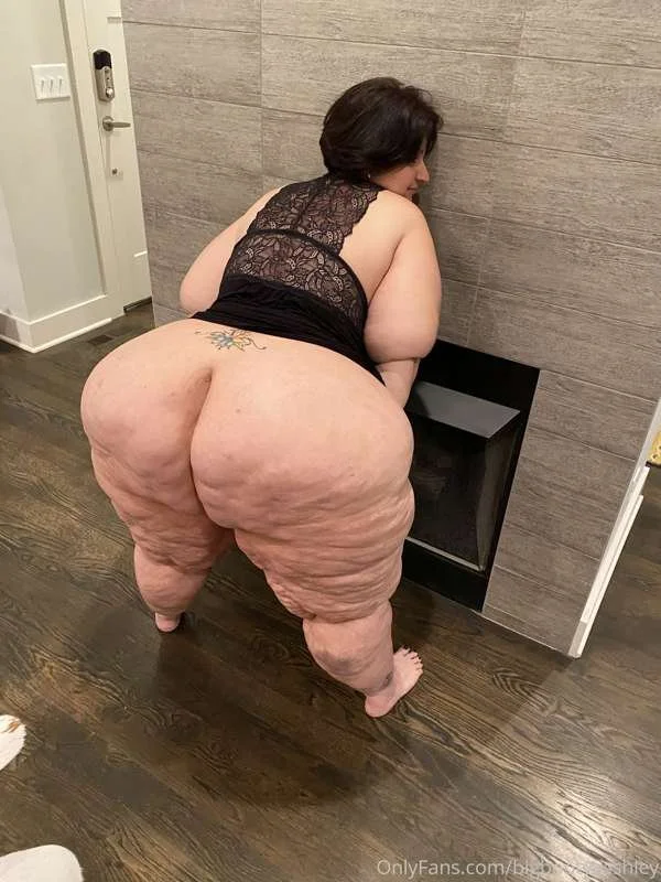 Hottest GILF (before ozempic) pics image 21