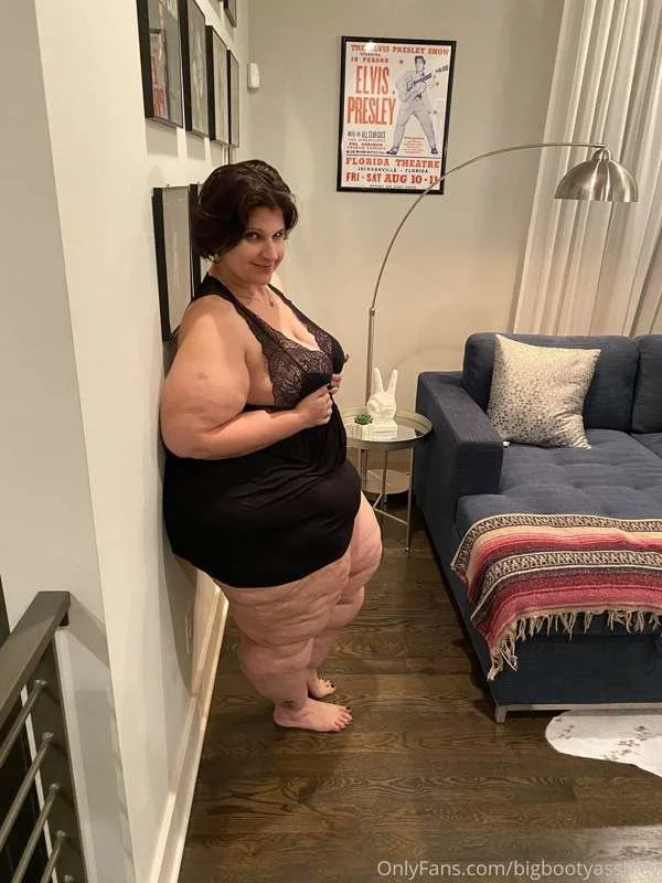 Hottest GILF (before ozempic) pics image 24