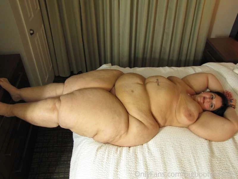 Hottest GILF (before ozempic) pics image 44