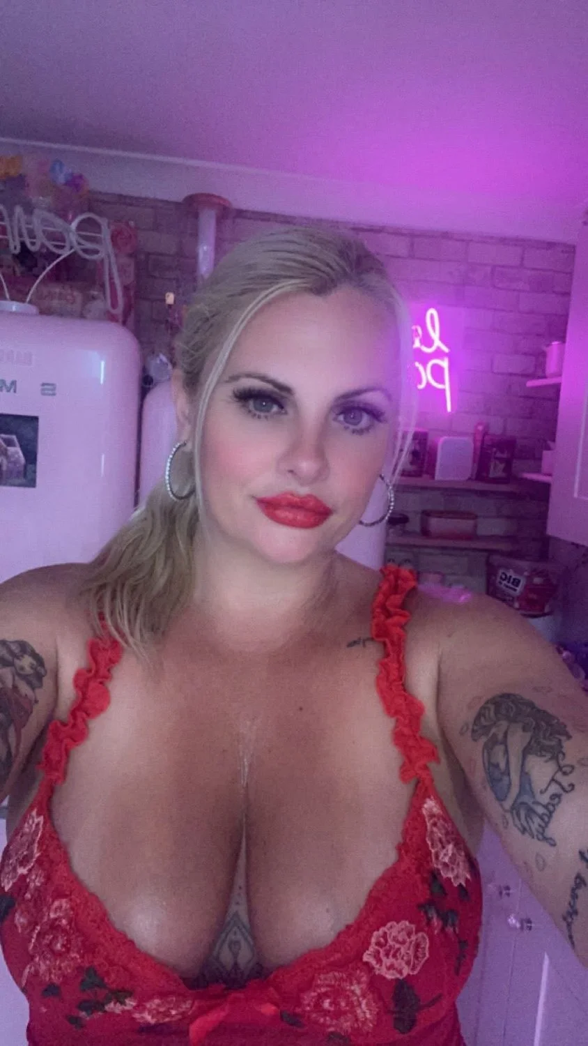 Big titty traveller bimbo 2 image 3