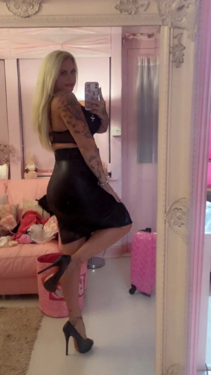 Big titty traveller bimbo 2 image 7