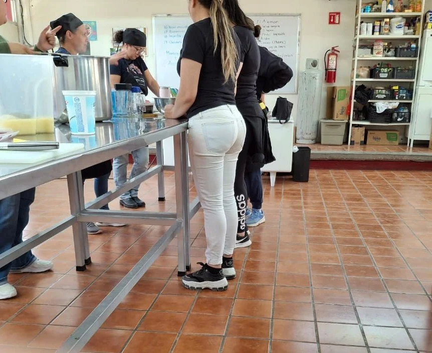 Culona en clases de cocina image 4