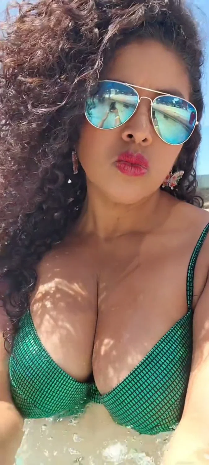 Milf latina ricas tetas image 10