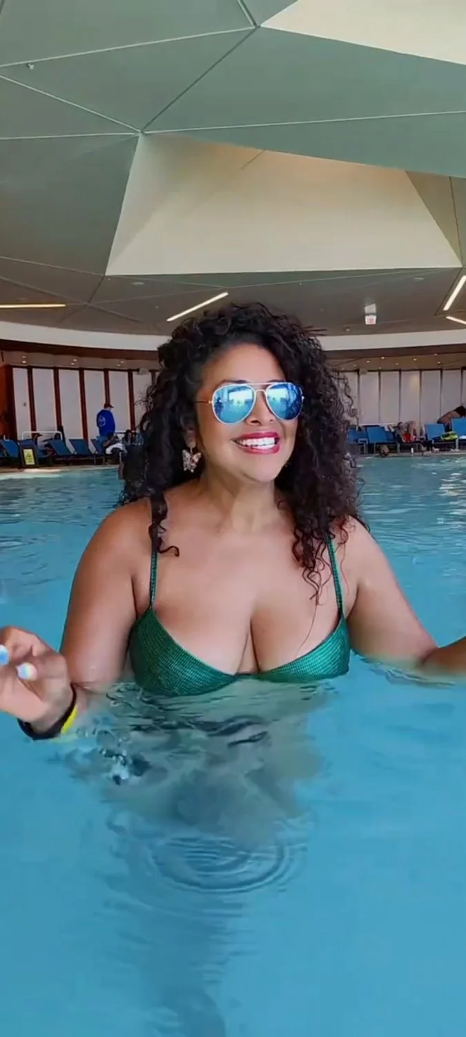 Milf latina ricas tetas image 2