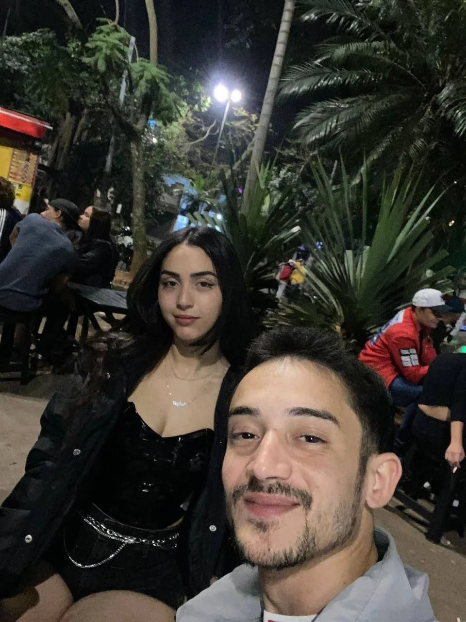 Peituda de silicone fez um ménage com os dois pirocudos. Video novo vazado erome main image
