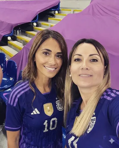 ANTONELA ROCCUZZO Y JORGELINA 🔥🔥FAKES🔥🔥 cover image