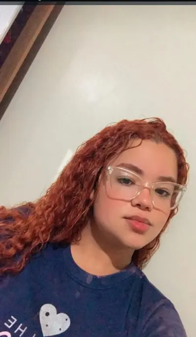 Vazou novinha ruivinha linda arregaçando o rabo pro namorado cover image