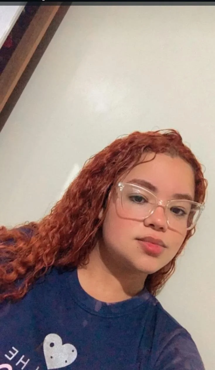 Vazou novinha ruivinha linda arregaçando o rabo pro namorado main image