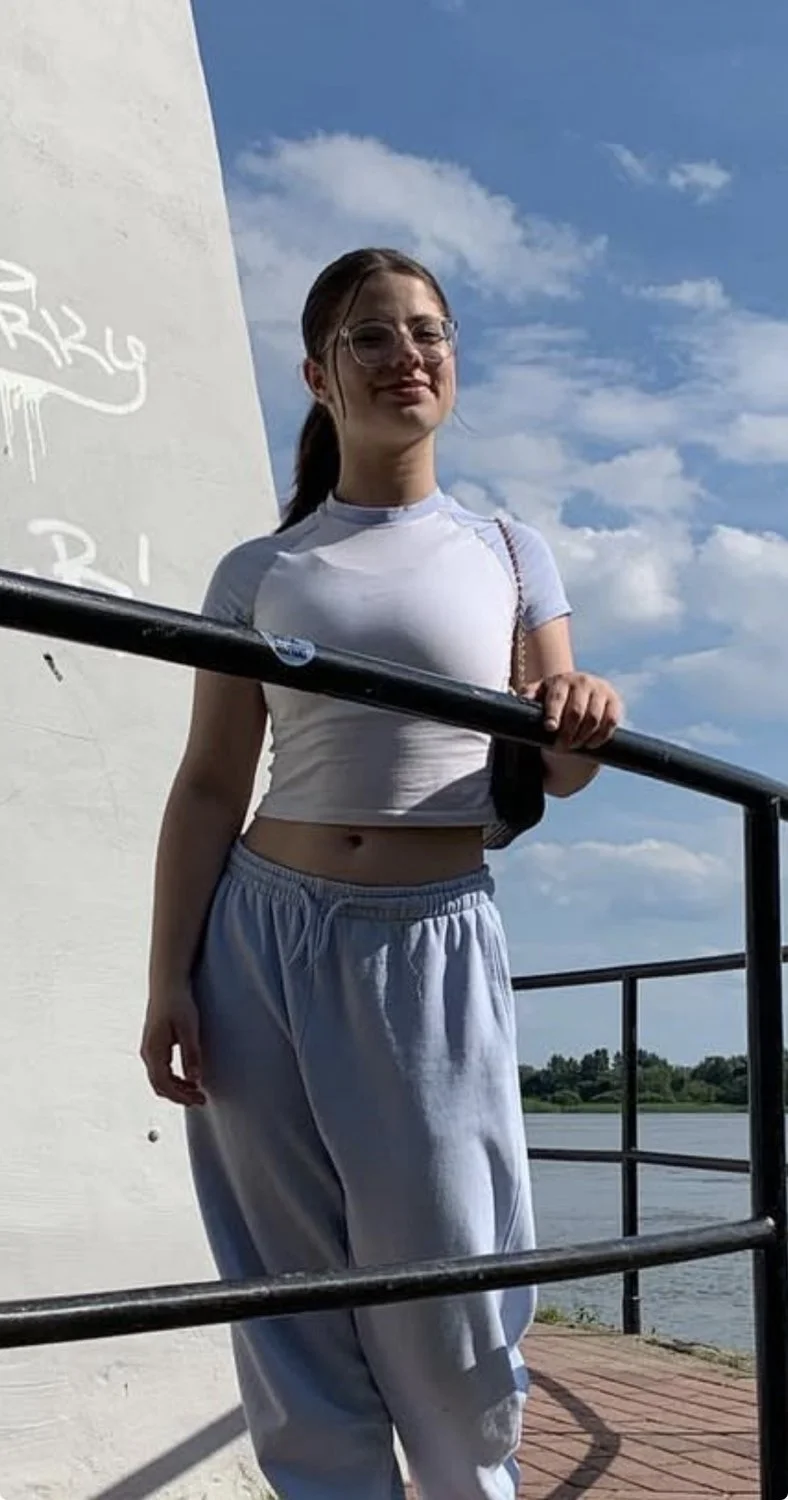 Young Teen Lilou secret image 10