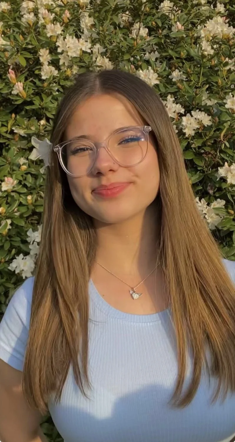 Young Teen Lilou secret image 5
