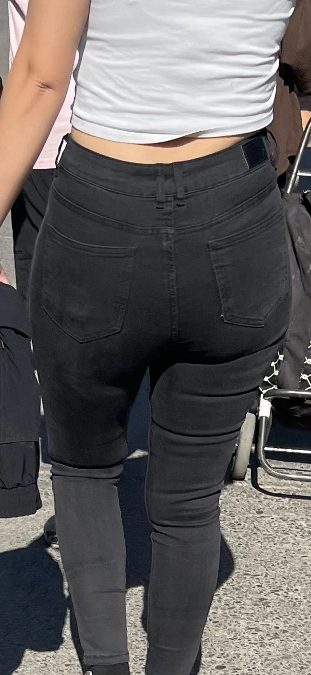 Juicy Ass image 2
