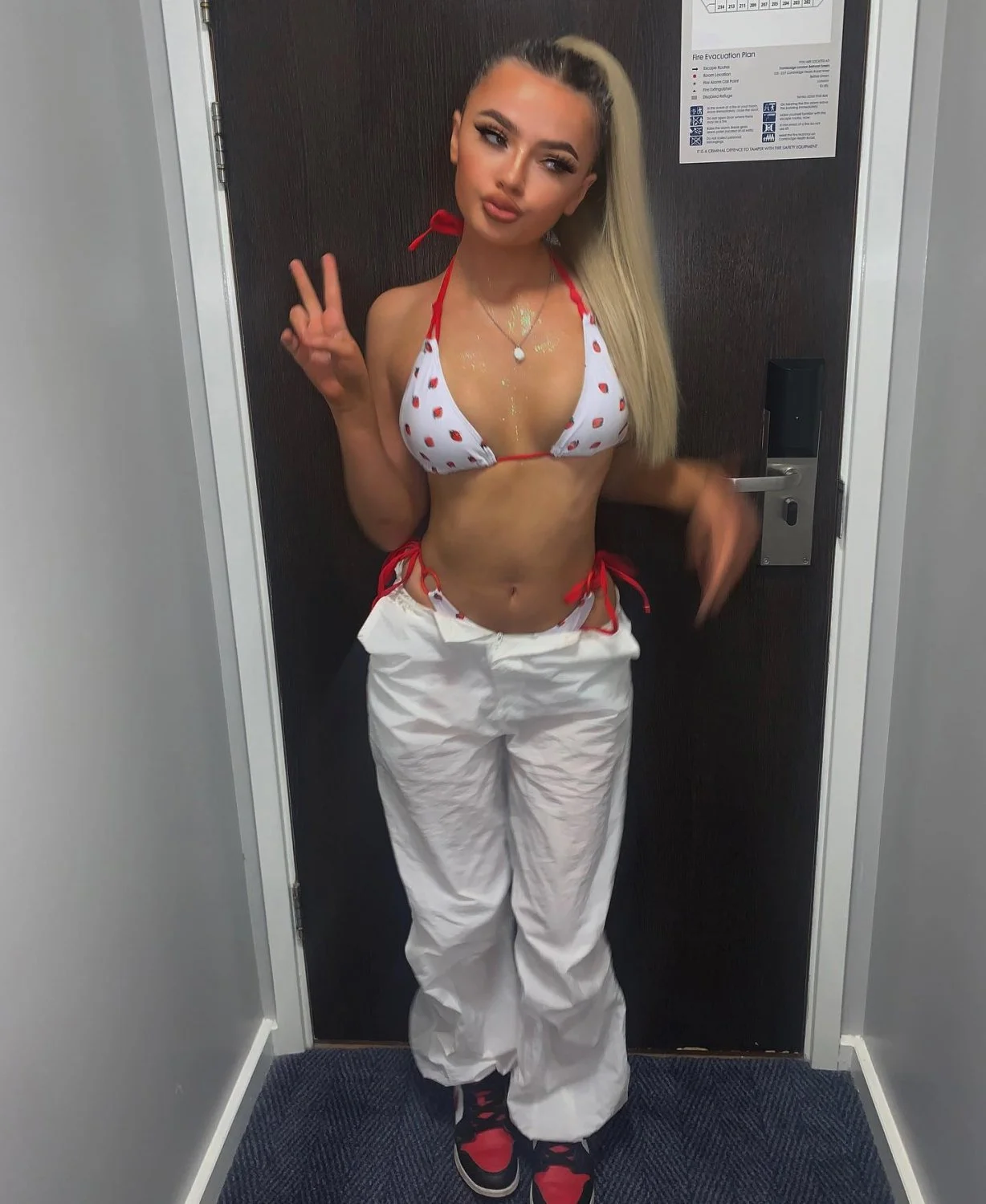 Fit Brunette chav fuck doll image 10