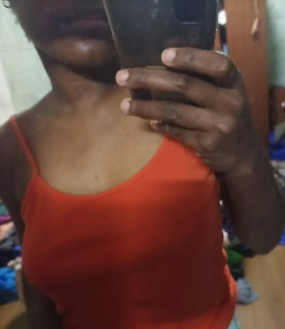 She like taking selfies🇵🇬 image 2