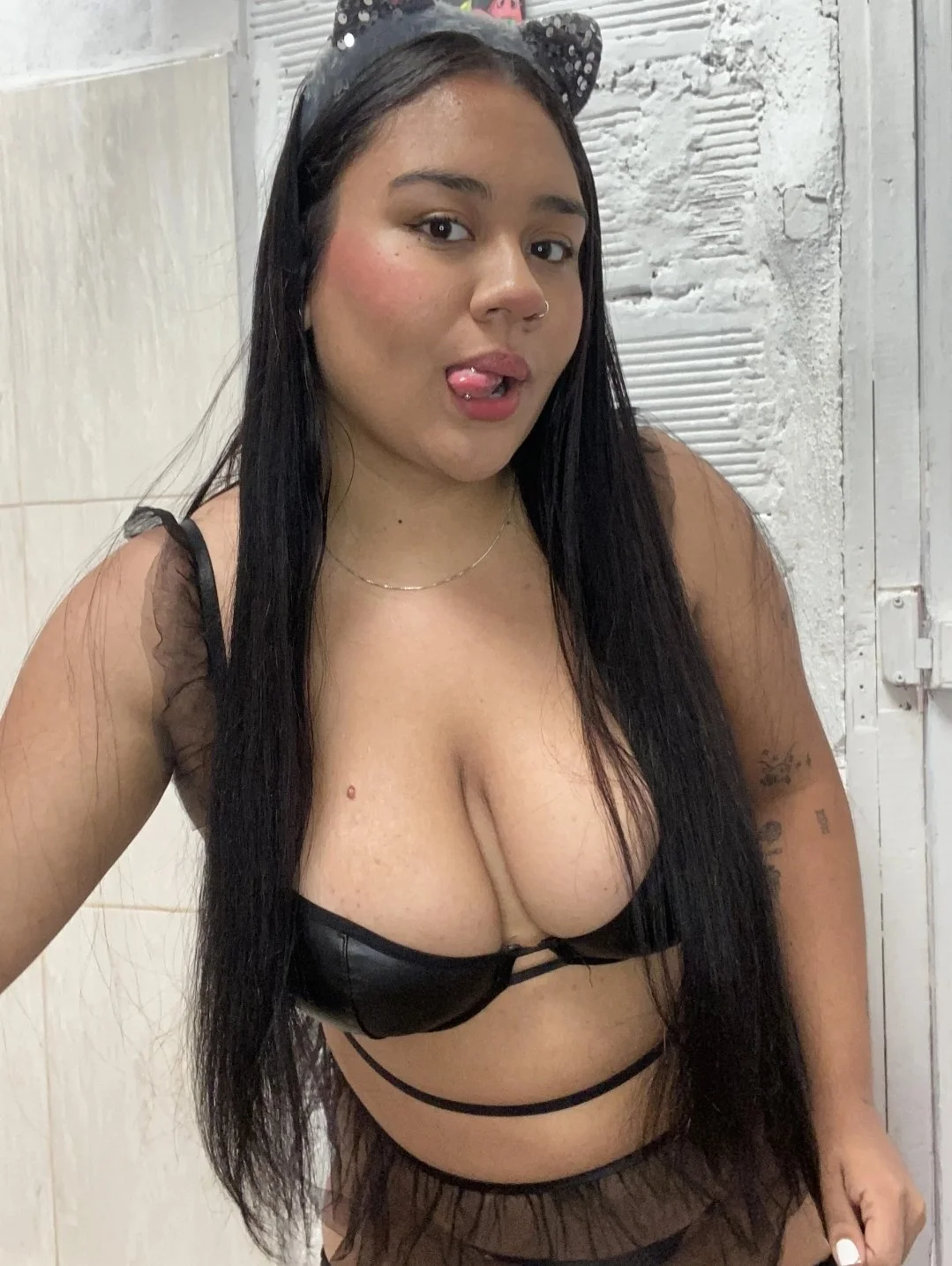 Gordita colombiana con enormes tetas image 8