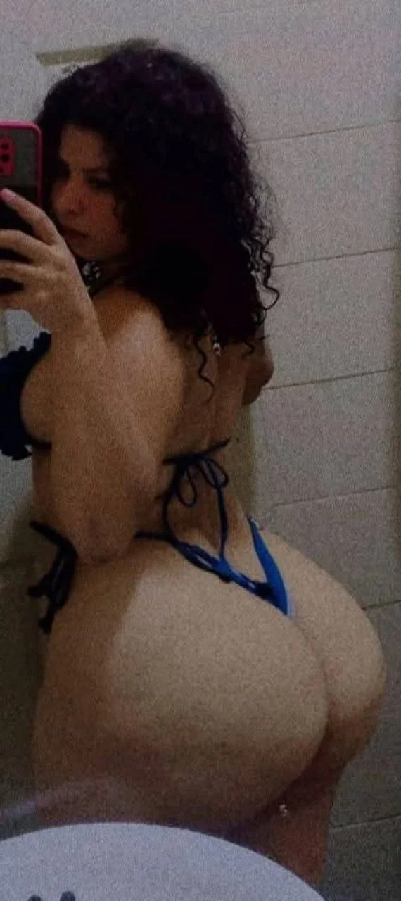 Morena con gran culo image 1