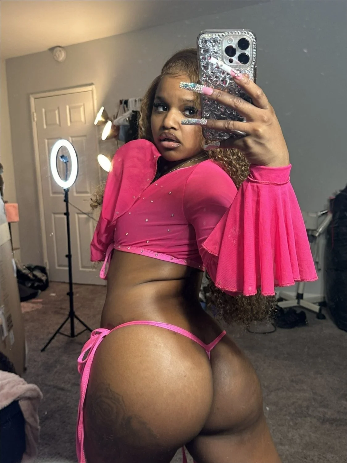 Sexy cute Shorty image 4
