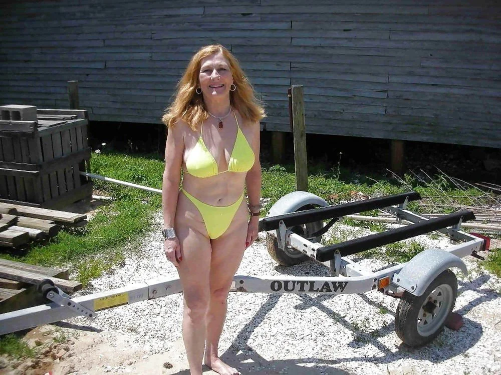Sexy redhead mature (name????) image 22