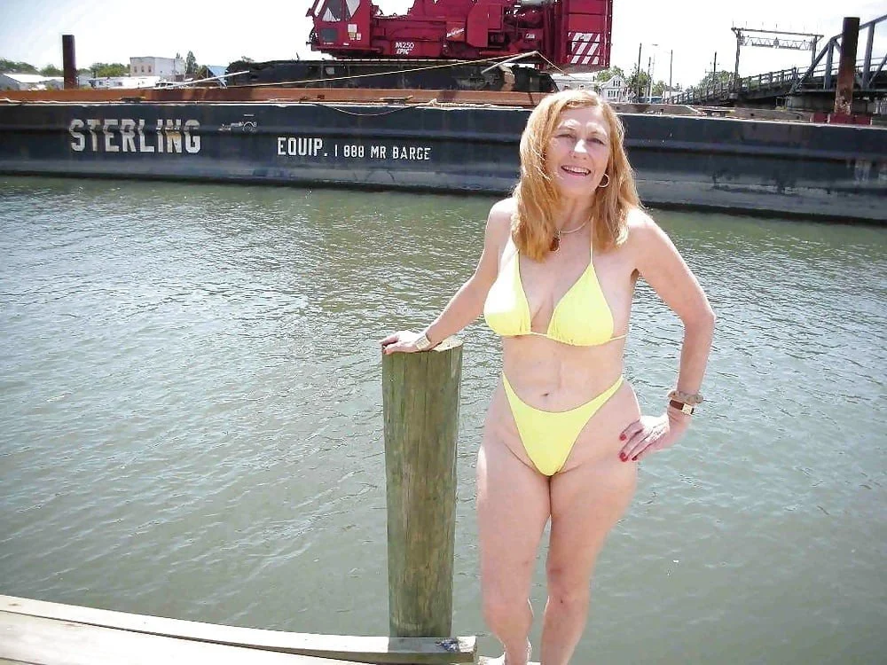 Sexy redhead mature (name????) image 23