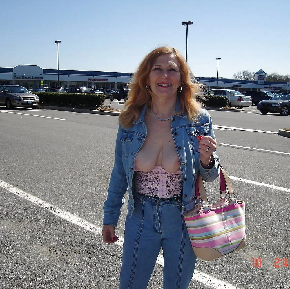 Sexy redhead mature (name????) image 3