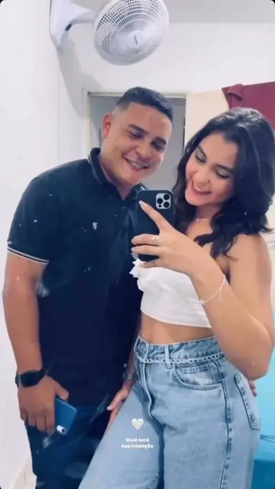 casal de novinhos gravaram caseiro e foram vazados cover image