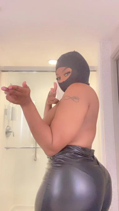 She should’ve won a WOTY image 32