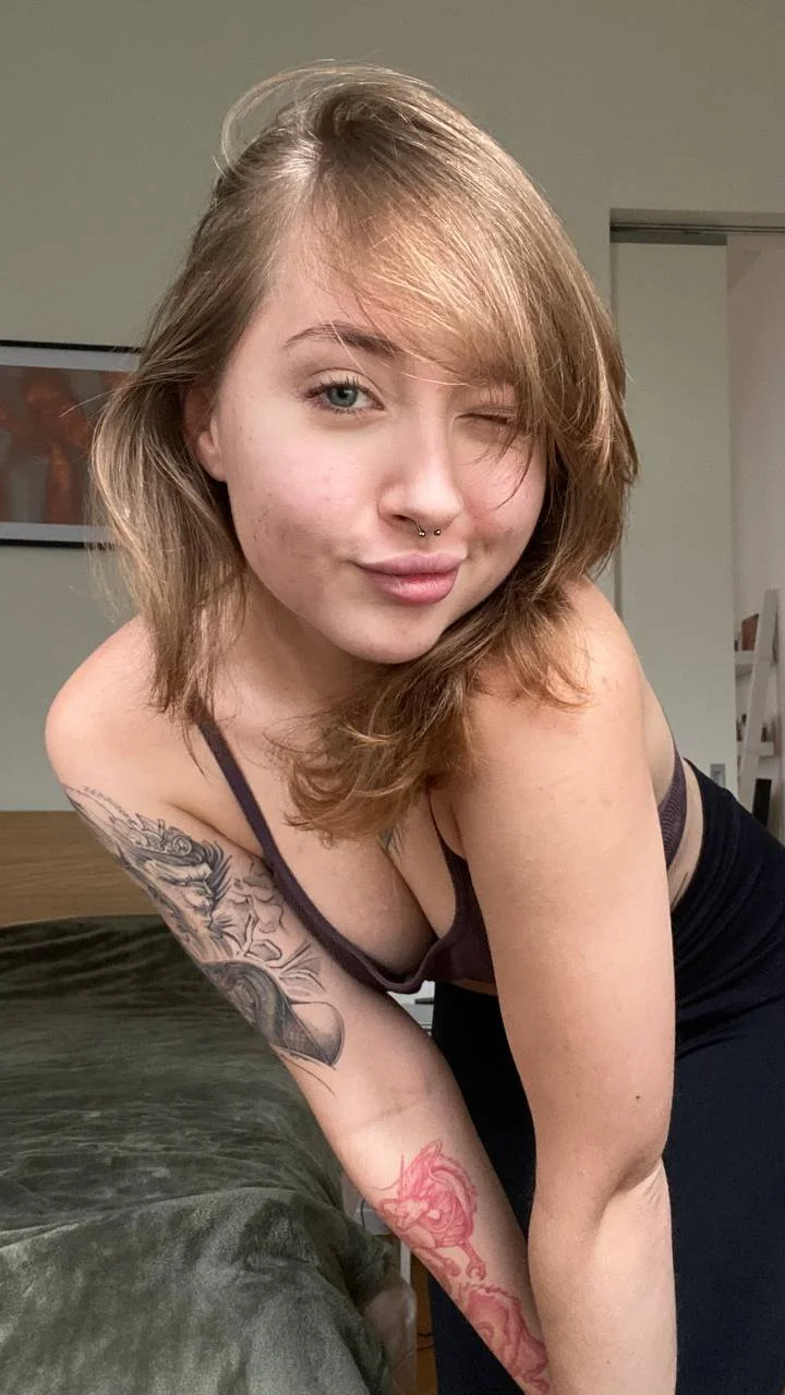 Perfect ass brunette Gym Teen image 6