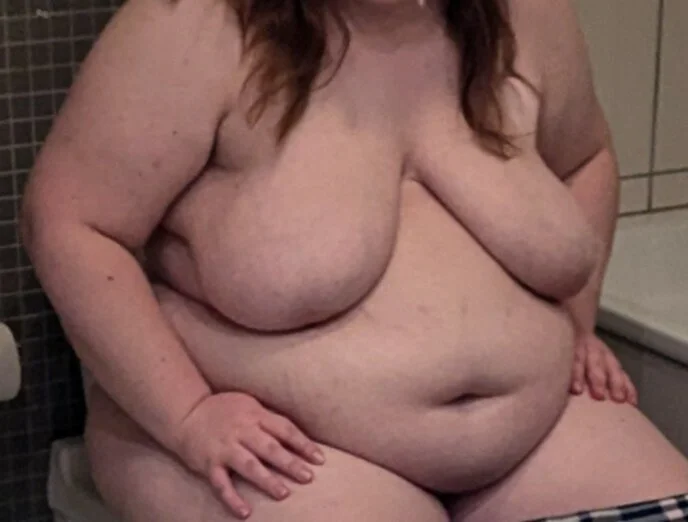 26yo 260 pound piggy Charlotte 38DD saggy tits image 2