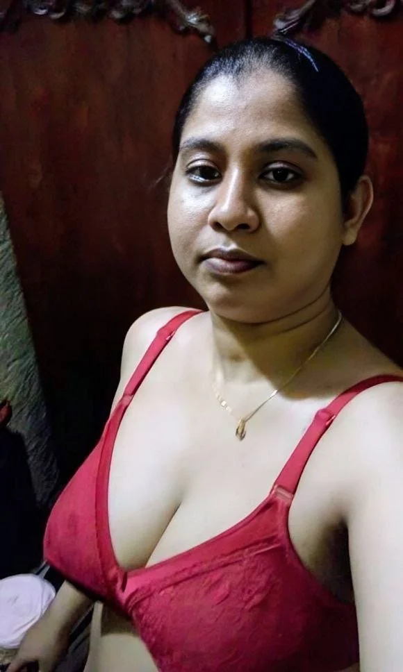 Srilankan Wife image 1