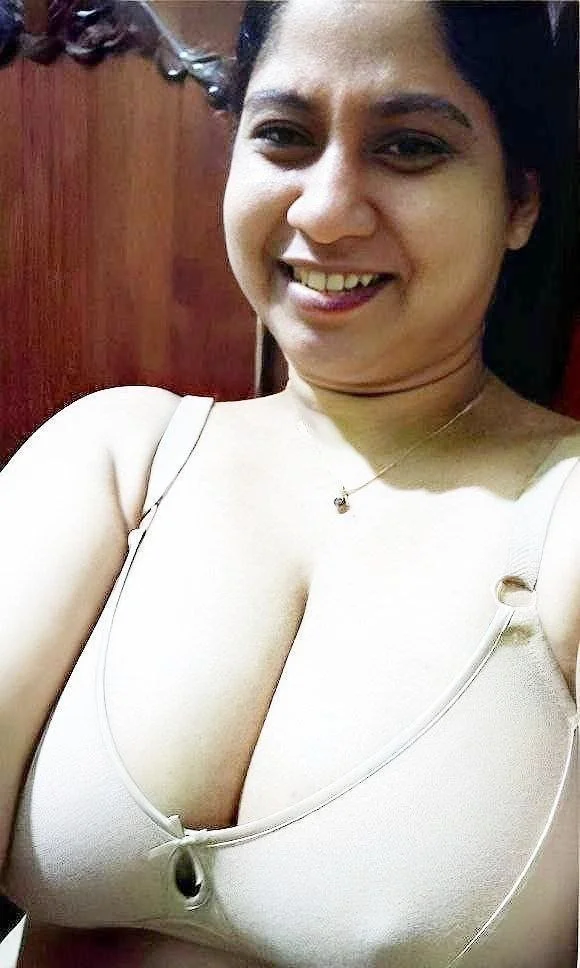 Srilankan Wife image 5