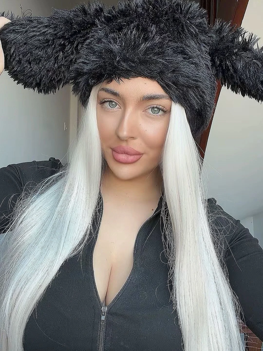 Milf College Pov Threesome Dirty Talking Solo main image