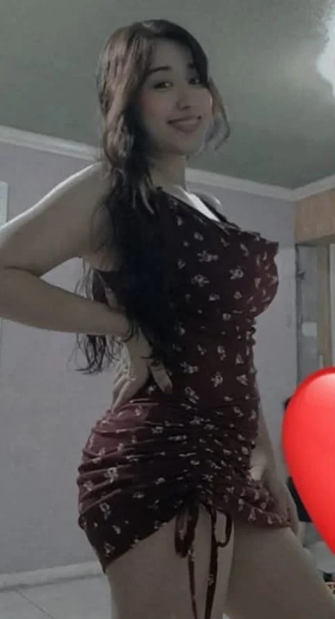 puta chichona sexy hermosa image 2