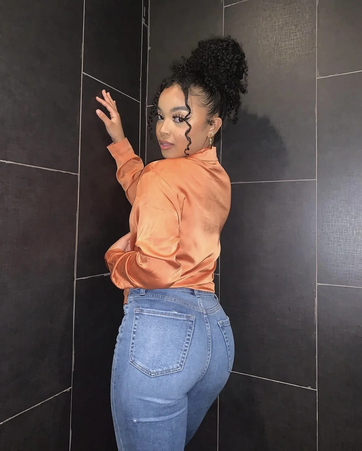 Sexy black baddie image 19