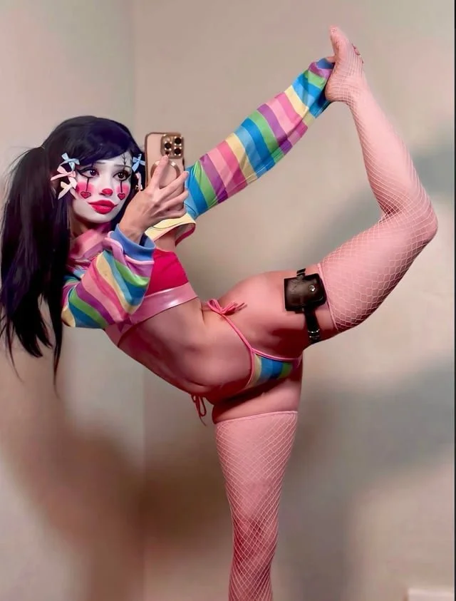 Sexy With A Clown Fetish pt2 image 3
