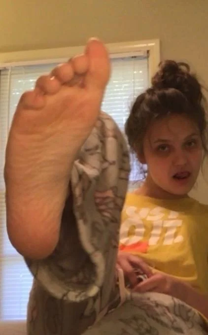 Footsluts pt 4. image 3