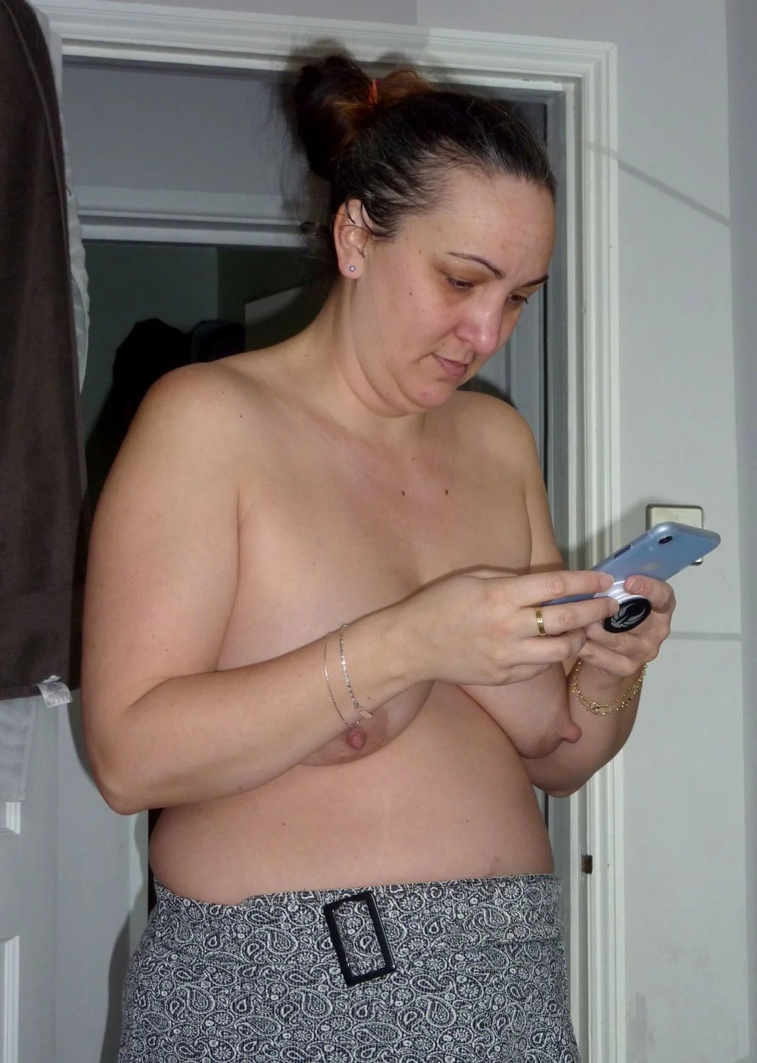 Unaware wife caught dressing image 13