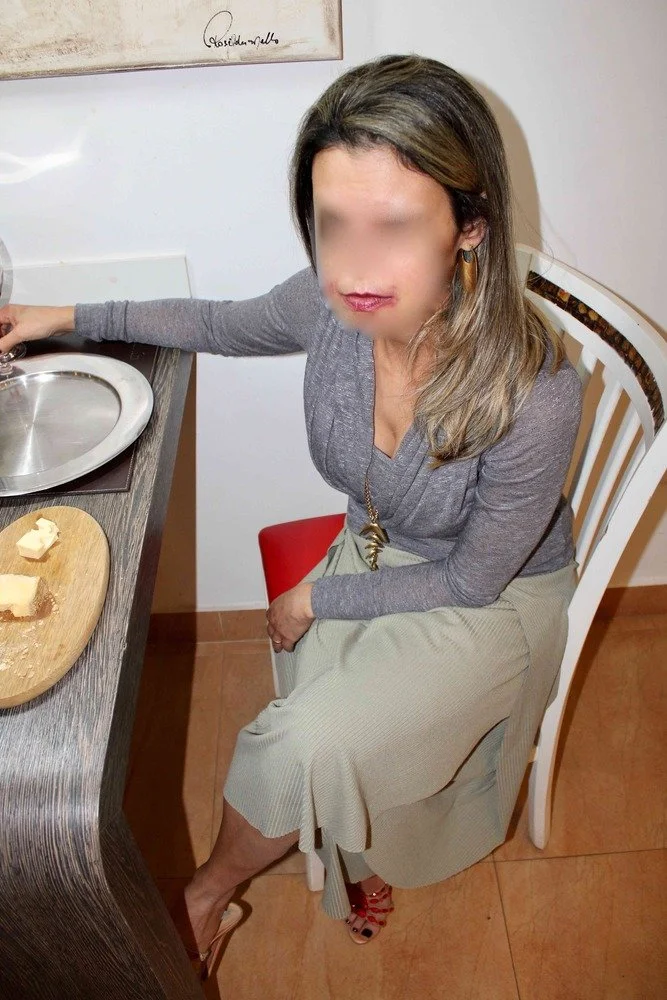 Exibidinha em ensaio sensual no motel posando para fotos - outubro de 2021 image 5