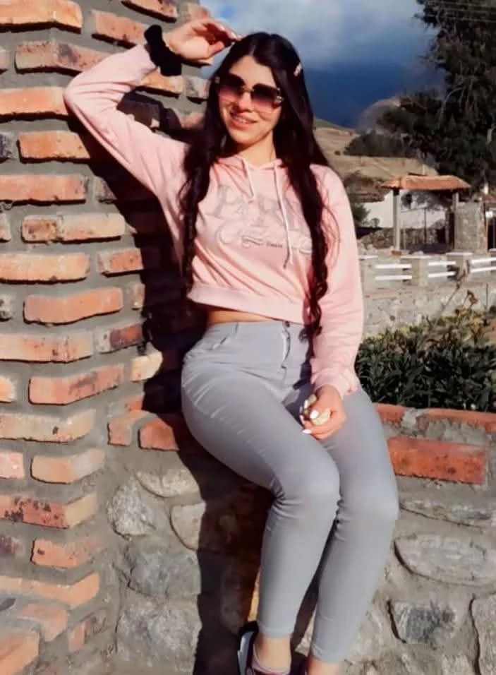 Abby latina rica mamada 237 image 4