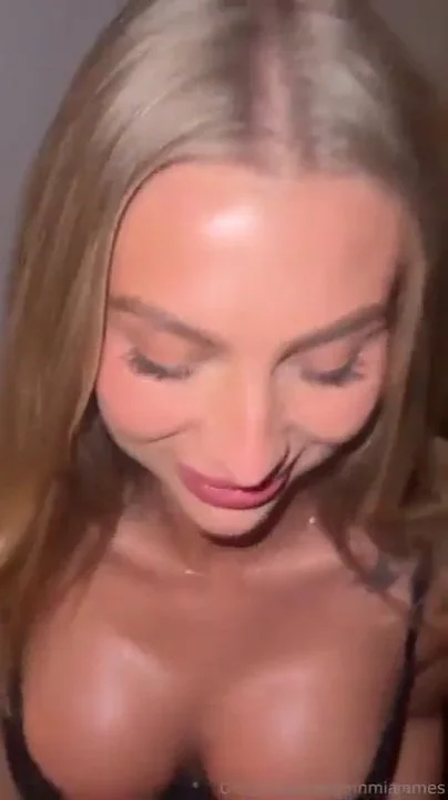 RUBIA FIT BIEN PERRA COJIENDO AL AMIGO image 8