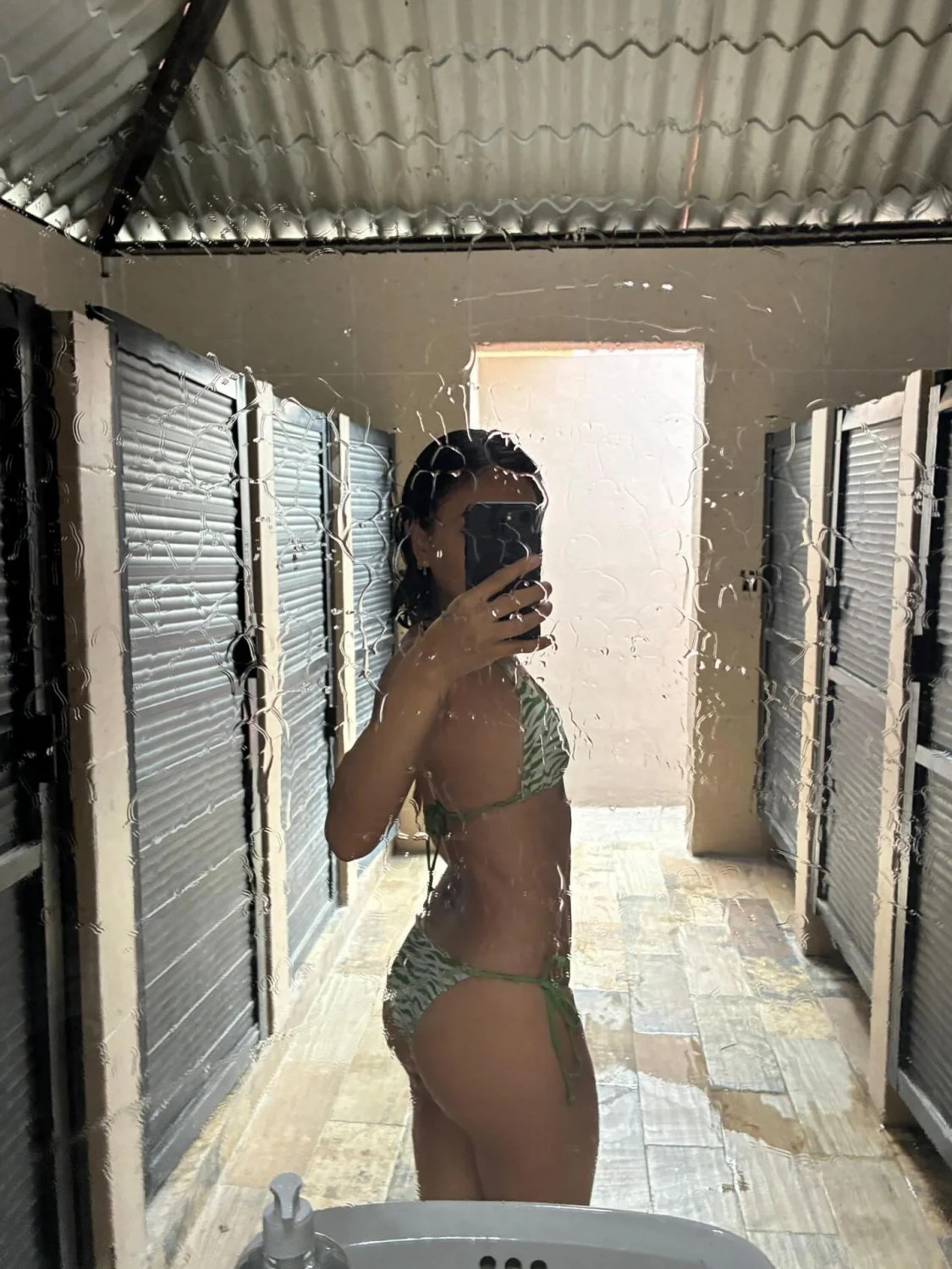 Girl Lesbiana flaquita sexy image 4