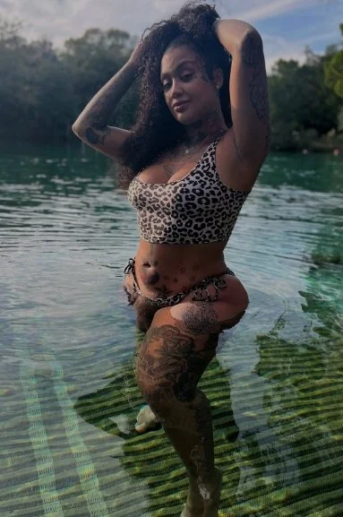 Donna black ink image 5
