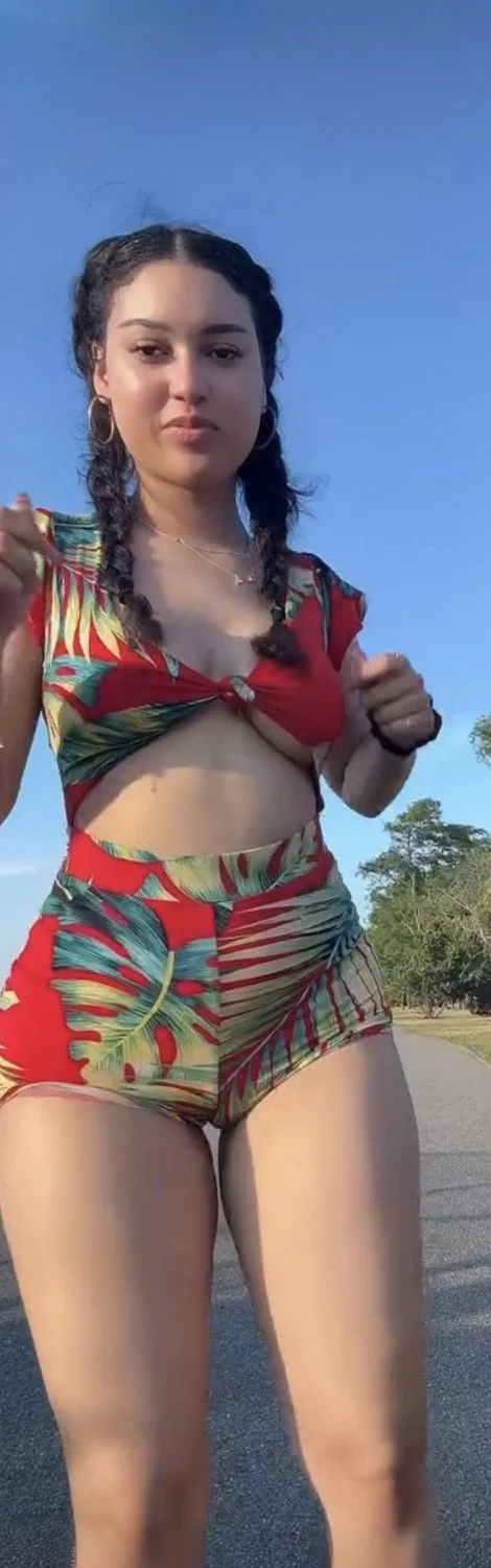 Dominican jiggle booty image 6