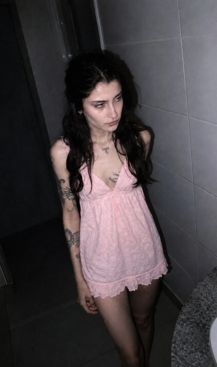 Novinha magrinha gótica main image