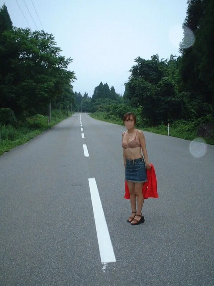 人様の奥さんを撮影会にって？ image 30