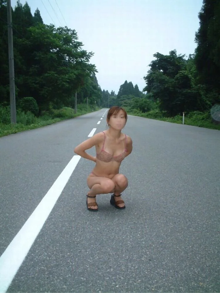 人様の奥さんを撮影会にって？ image 44
