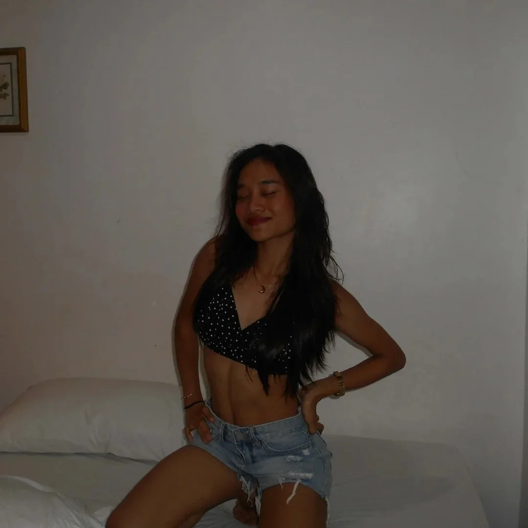 my pinay friend taking nude pics before swimming image 2