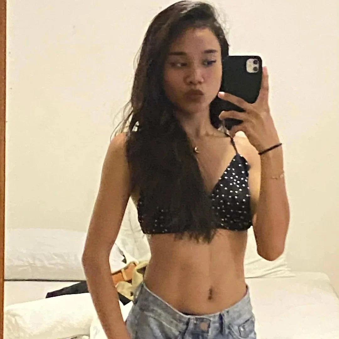 my pinay friend taking nude pics before swimming image 3