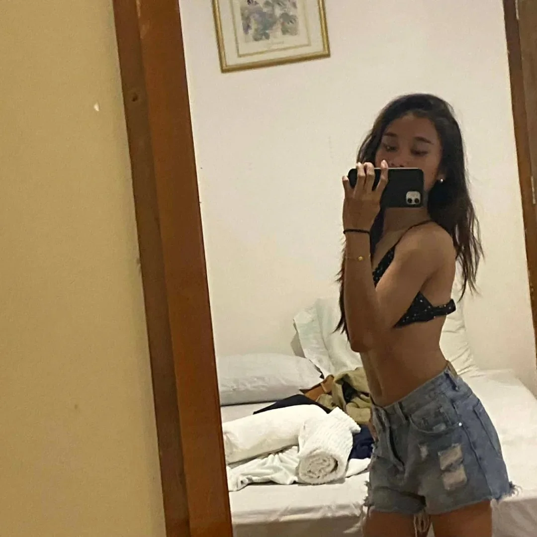my pinay friend taking nude pics before swimming image 4