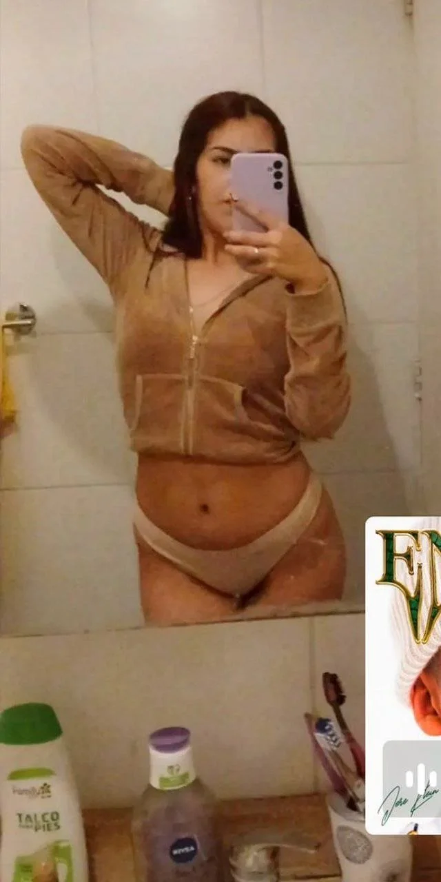 Francisca Belen Chilena de 23 añosmamá soltera la putita image 5